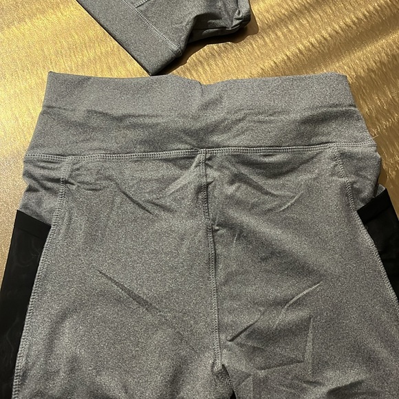 NWT Gray Sports Bra & Biker Shorts Set - Picture 6 of 6